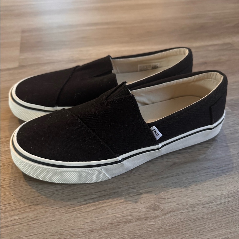 Toms NWOT Black Slip-On Canvas Sneakers